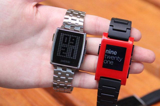 金属版Pebble智能手表首次曝光 本月底将上市售价240美元