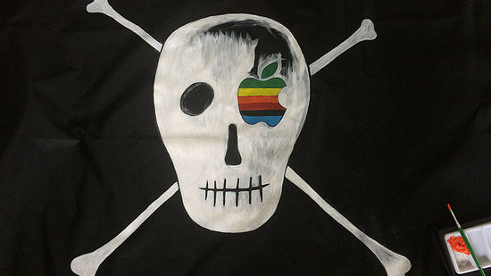 苹果公司元老重绘硅谷海盗旗 创业路上不忘初心