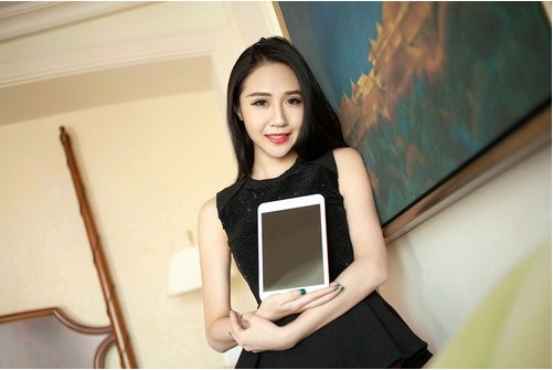 爱立顺M785平板性感美女图赏