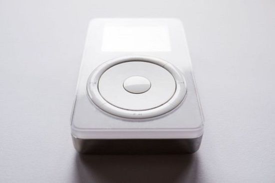 乔布斯轶事：将iPod原型机扔进鱼缸为哪般