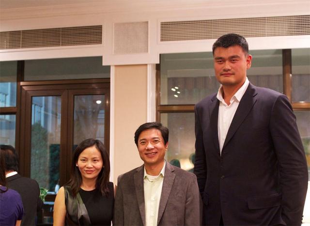 马东敏、李彦宏和姚明（从左至右）