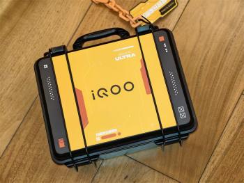 为极致玩家而生，从邀请函实物看 iQOO 15 Ultra 手机的极致野望