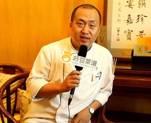 刘忠接受采访.jpg