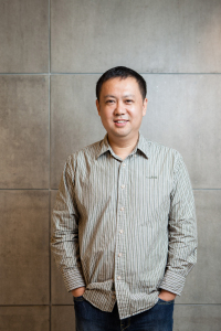 段有桥，毕业于清华大学自动化系，先后在清华同方、焦点网、中视联、Asia Media、创维等公司从事DTV、IPTV、O