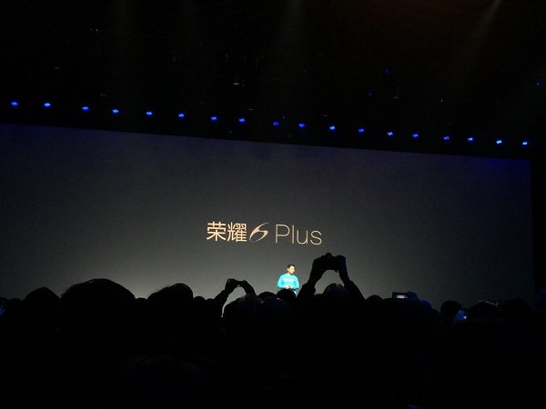 华为发布荣耀6 Plus 多款新品悉数亮相